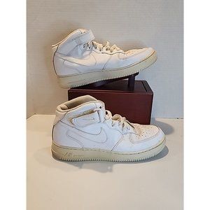Nike Air Force 1 '07 Mid Triple White Sneakers Size 10.5 Men’s 315123-111.